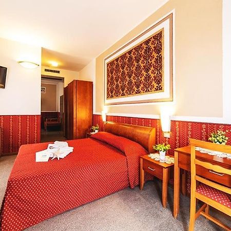 Hotel Napoleon Cattolica Exterior photo