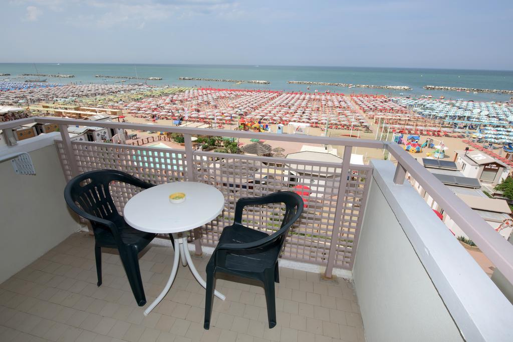 Hotel Napoleon Cattolica Exterior photo